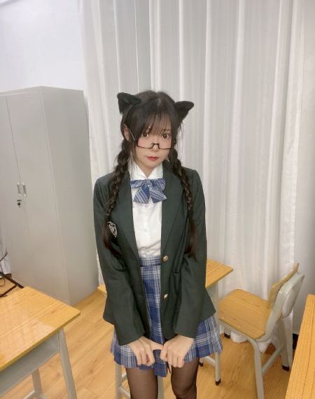 黄色小说网站在线看_BD英语全集在线观看
